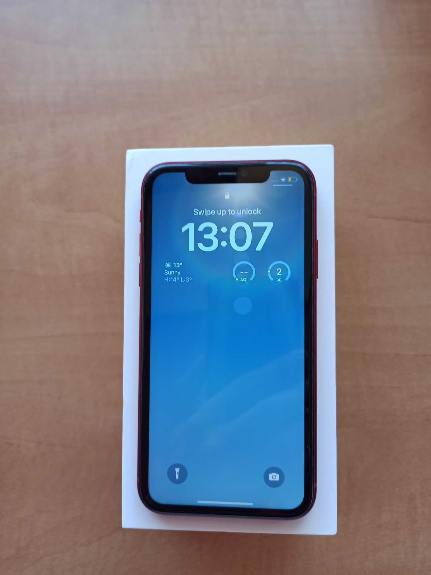 Продавам много запазен червен на цвят iPhone 11 128gb