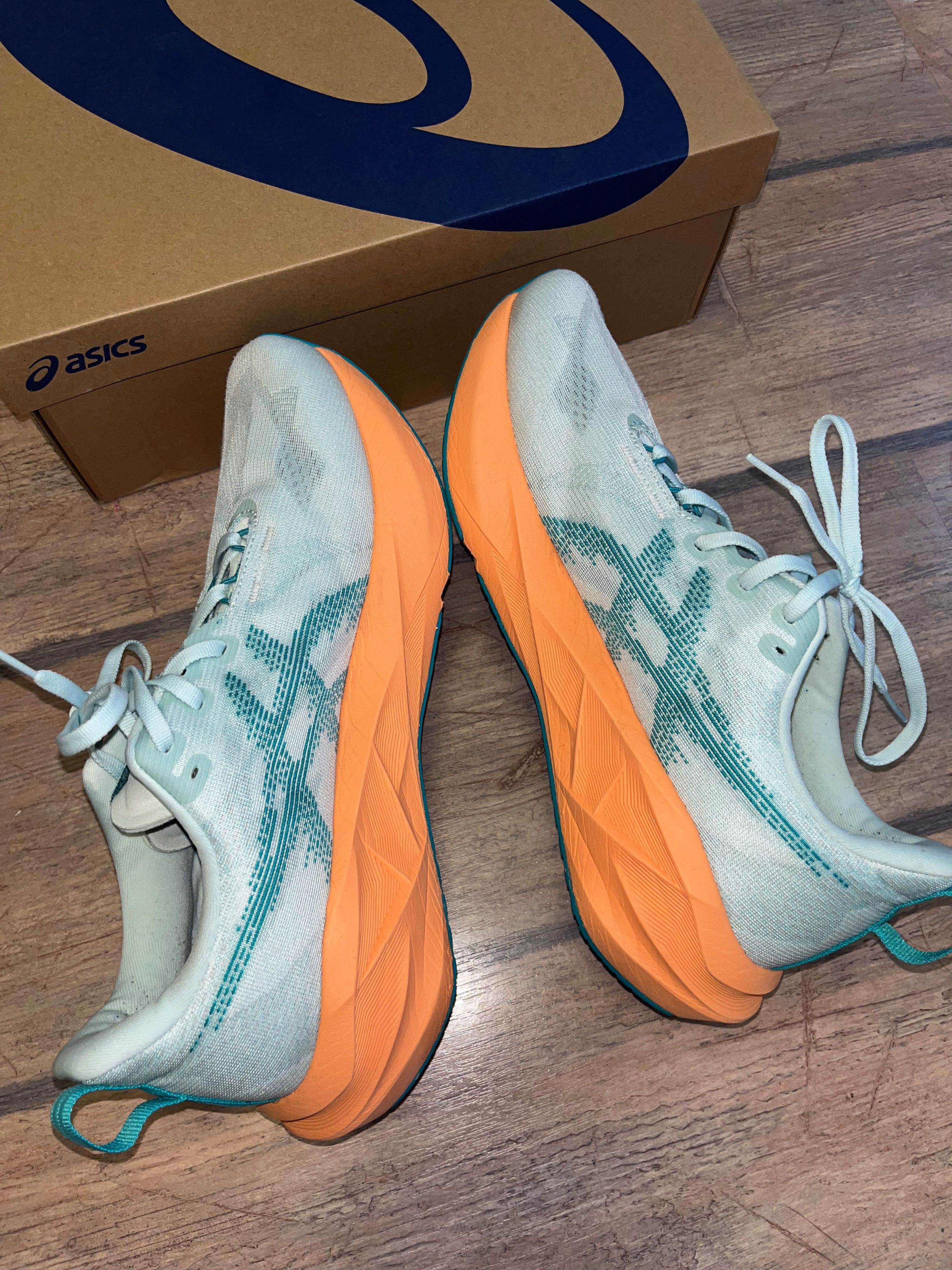 Обувки Asics Novablast 5