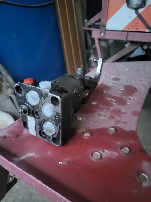 Distribuitor monobloc case internațional