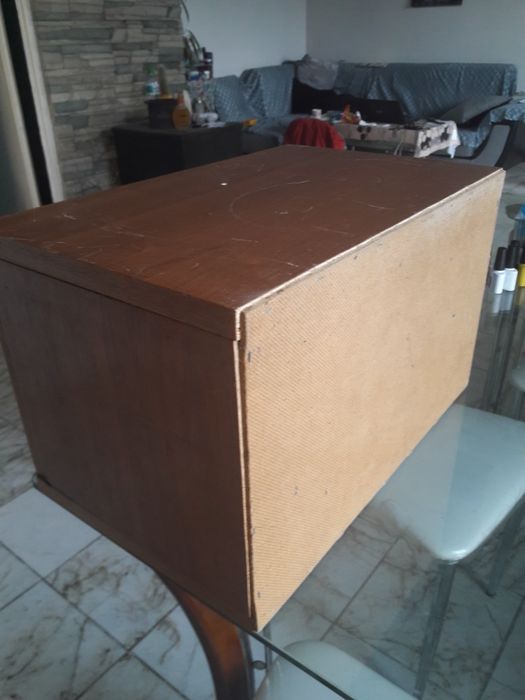 Облегалки от масивно дърво,дървена каса и античен