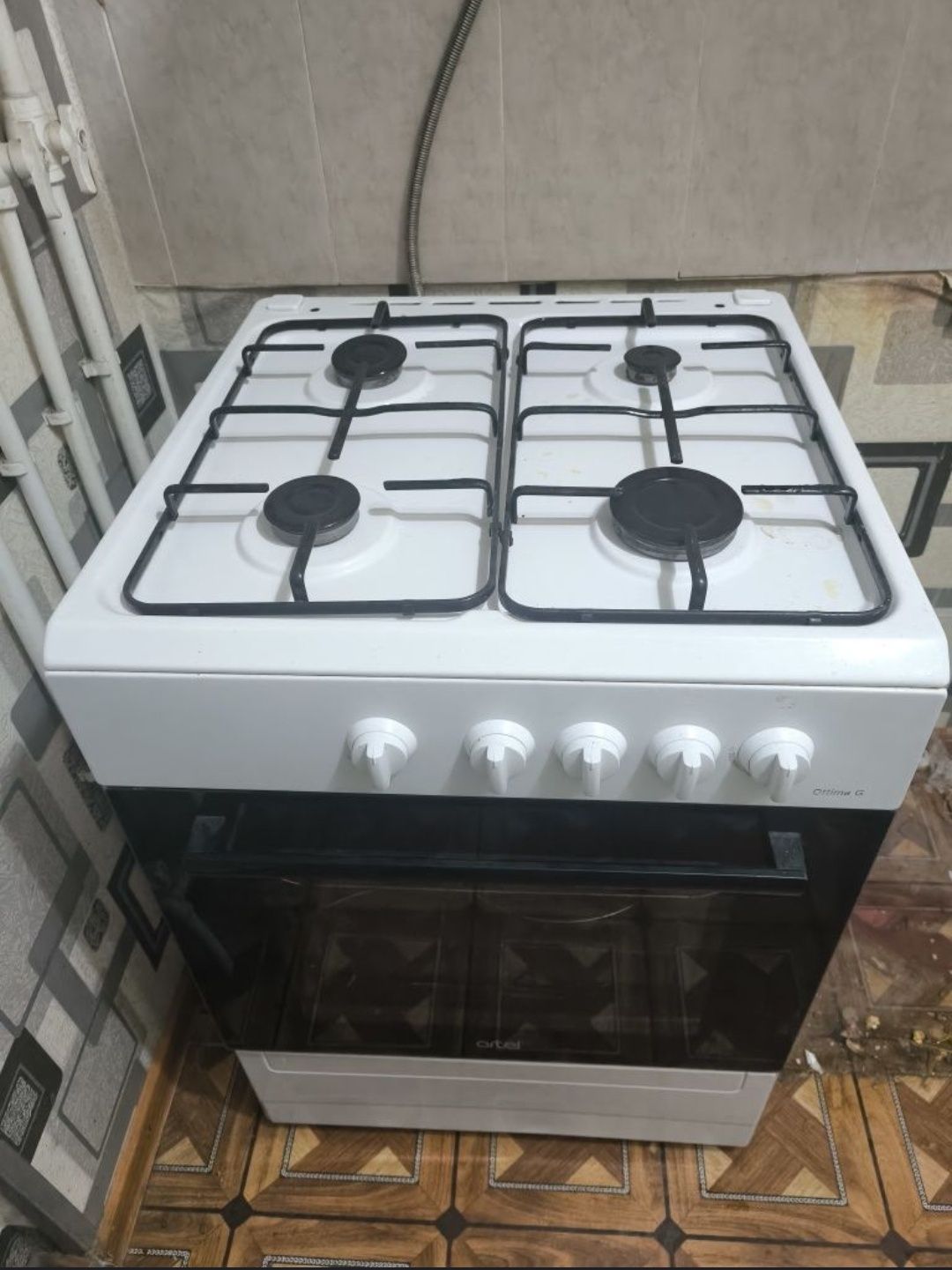 Gaz plita Artel holati yaxshi aybi yuq ishlaydi Arzonga bervoraman