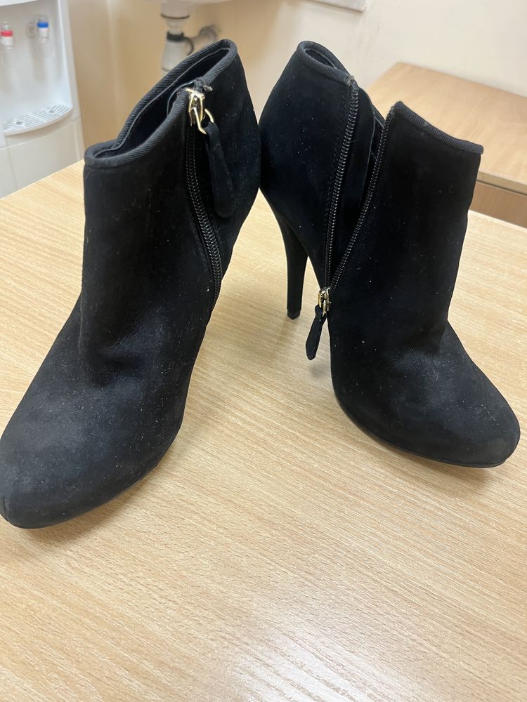Боти на ток Guess Нови