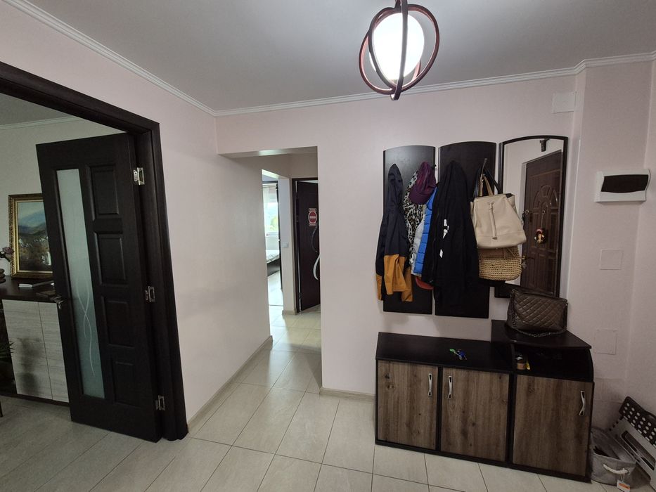 Apartament luminos cu 3 camere!