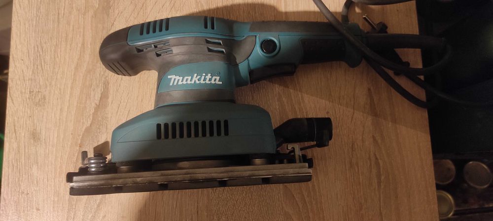 Виброшлайф MAKITA BО3711