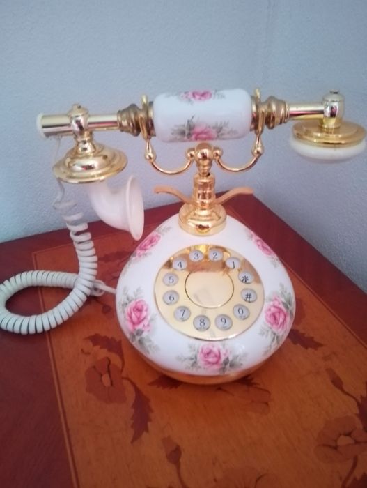 Telefon din porțelan