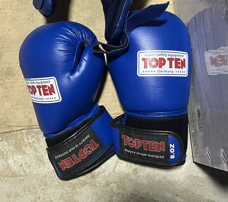 Боксёрская перчатка