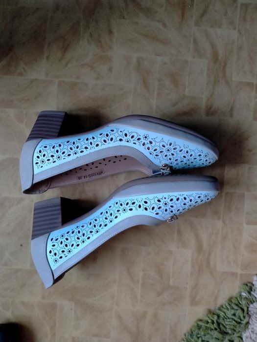 Продам женскую обувь