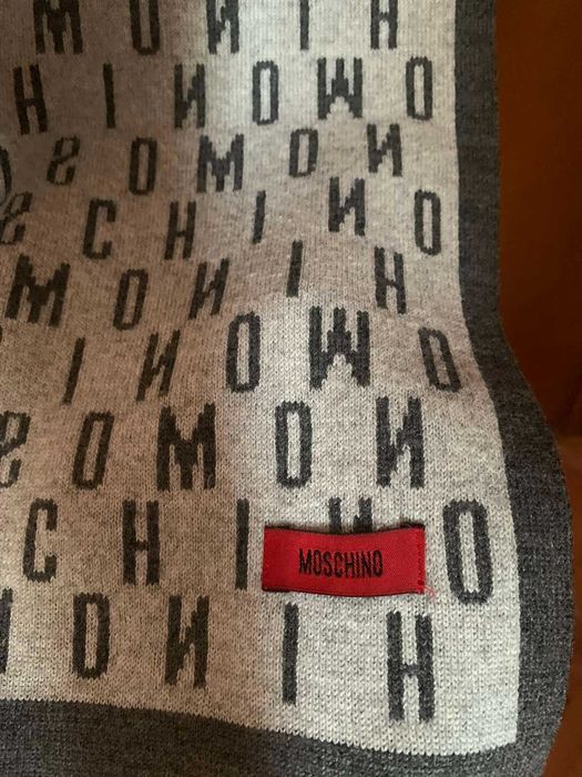 Шал на бранда  Moschino