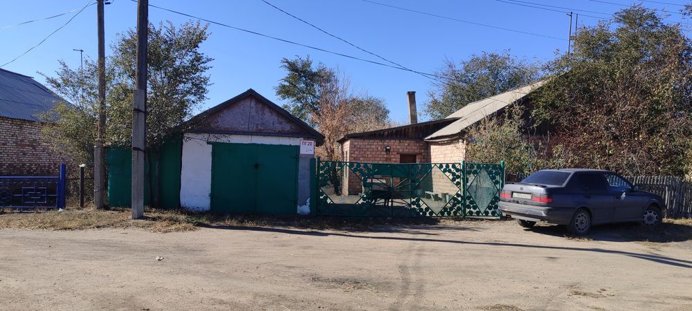 Продается большой кирпичный дом