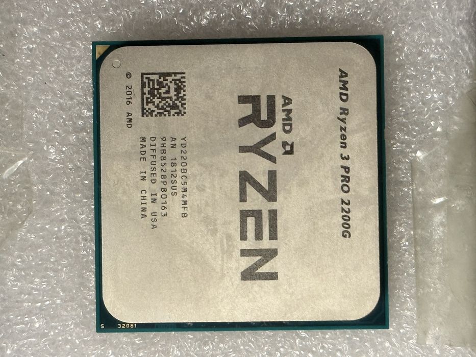Ryzen 3 PRO 2200G Процессор AMD