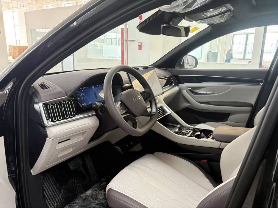 BYD Song Plus Chempion Smart drive Full 605 Oq va Qora nalichida bor