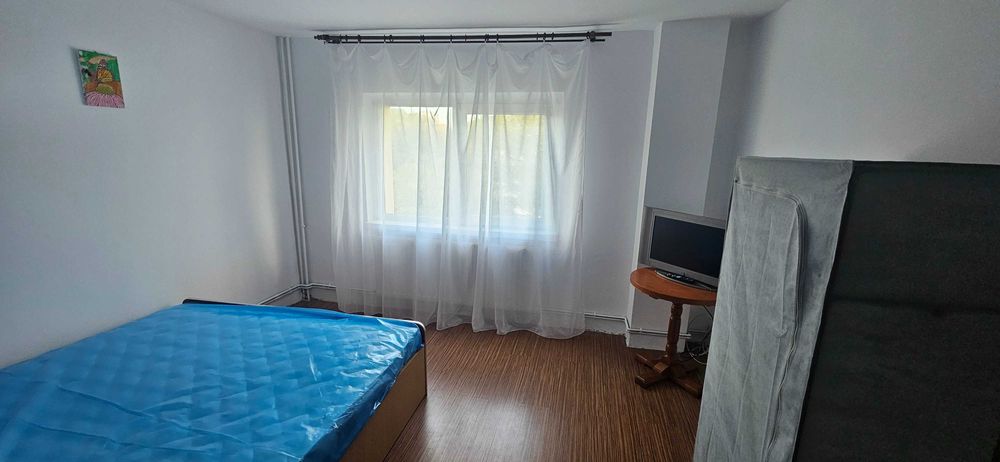 Inchiriez apartament 3 camere