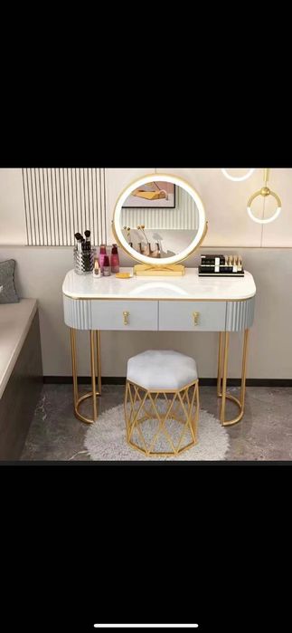 Masa de make up cu oglinda led