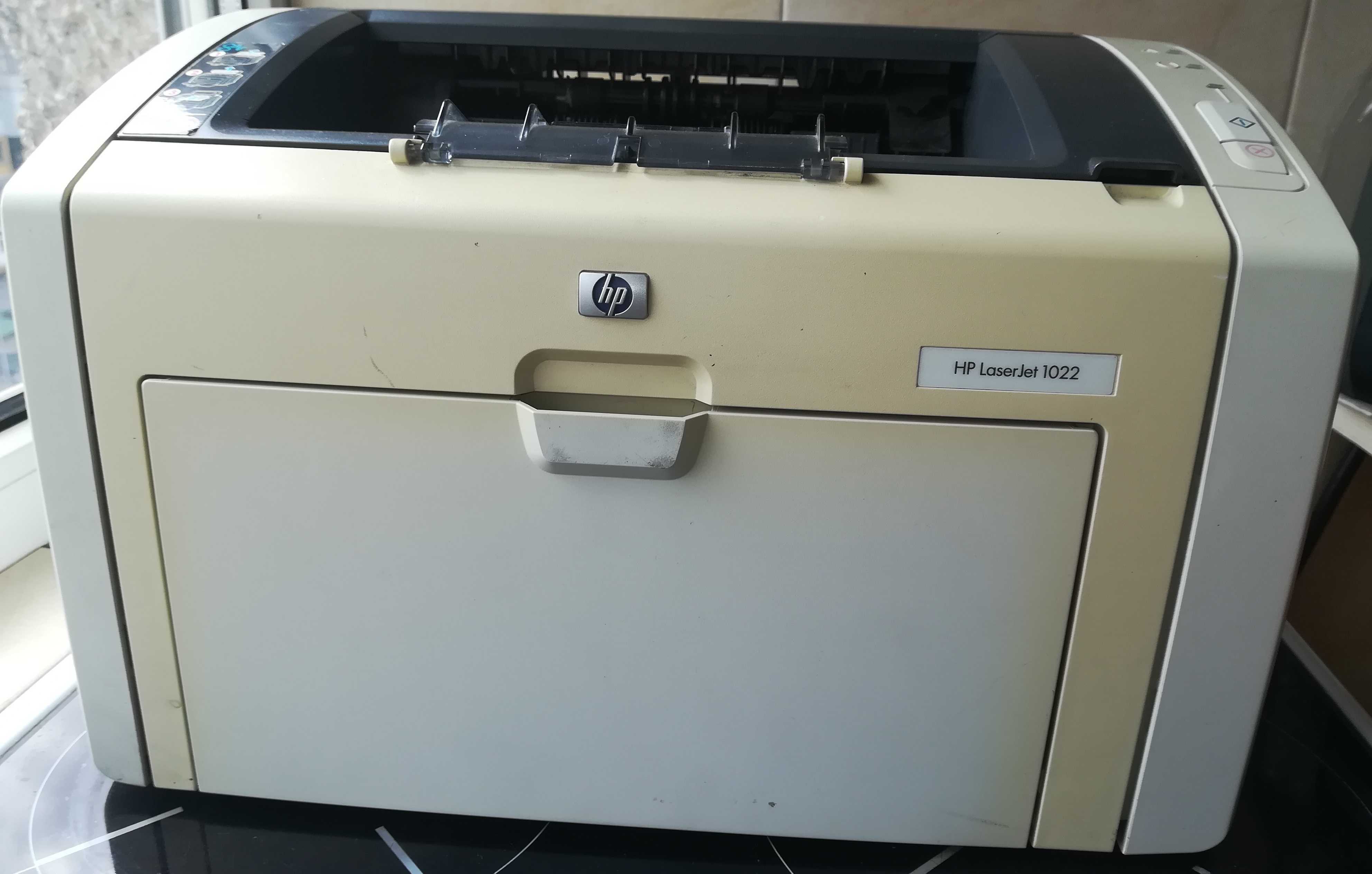 Продавам лазерен принтер HP Laser Jet P1022