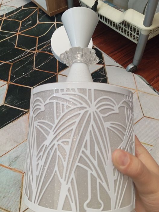 Продам люстру в отличном состоянии