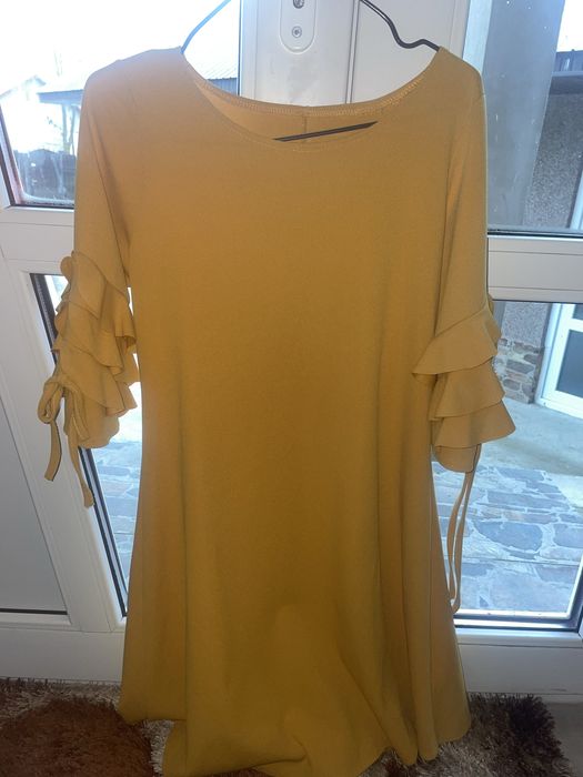 Rochie culoare: mustar , marimea M , pret 50i