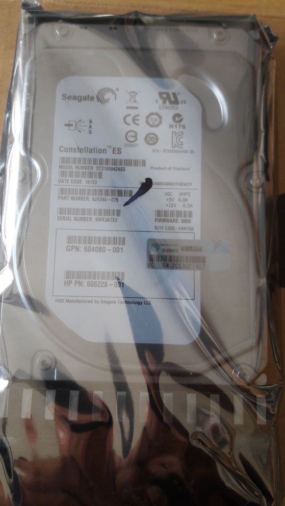 Продам жесткие диски для сервера 2.4TB SAS 2,5" 512e