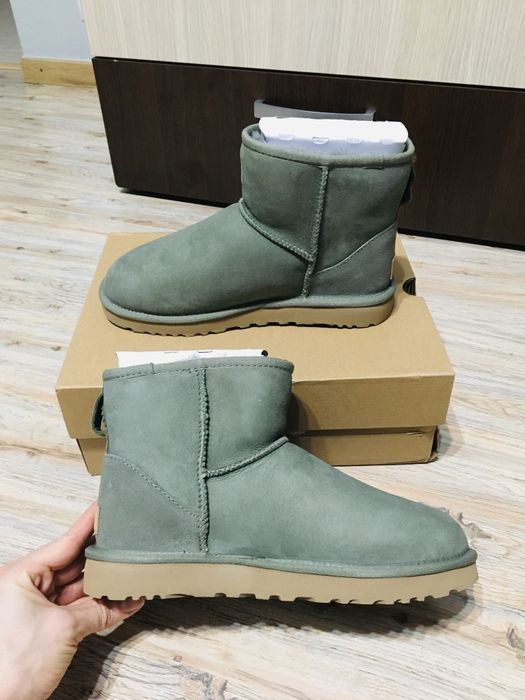 UGG Classic Mini II