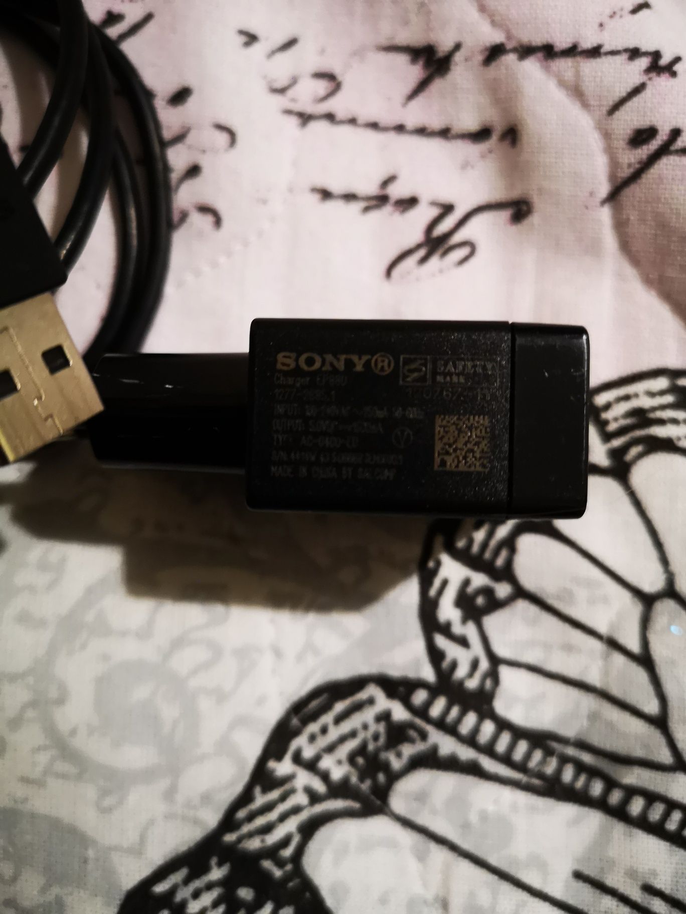 Продавам зарядно за Sony xperia z3 compact!