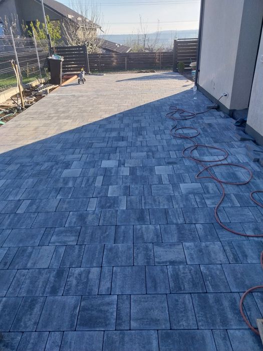 Montaj pavaje borduri rigole piatra travertin  garduri  județul  Iași