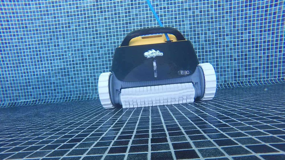 Robot aspirator pentru curatat piscina Maytronics Dolphin E30