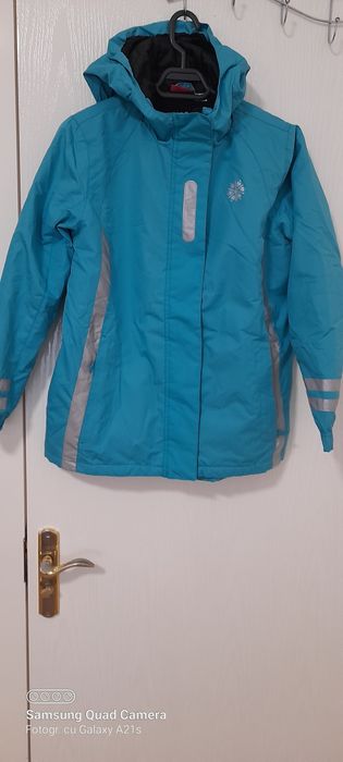 Vind geaca pentru  sport de iarna  nouă.