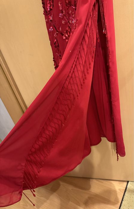 Rochie lunga eleganta rosie bust dantela cu margelute marime 38