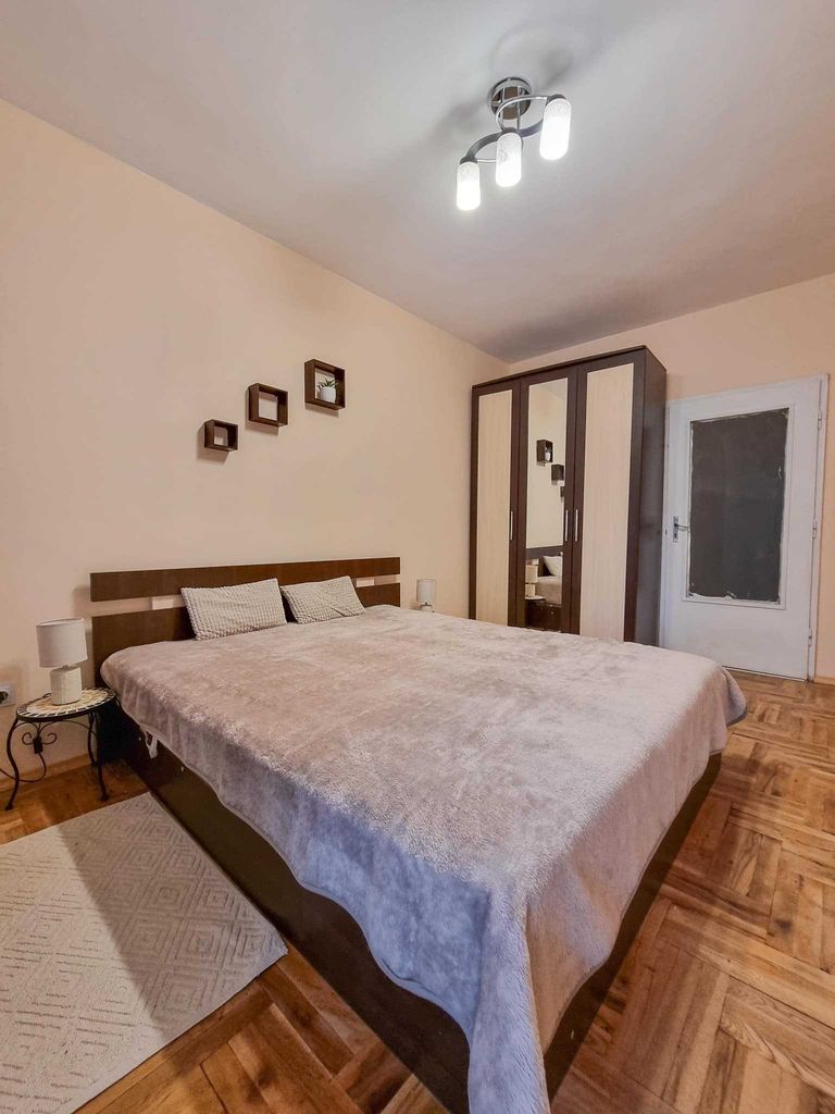 Дава се под наем Двустаен апартамент в София, Център - 65 кв.м за 600 € - Снимка #2