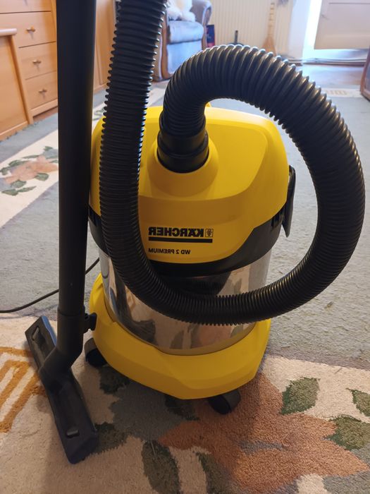 Aspirator Karcher WD2, are 6 luni, perfect functional