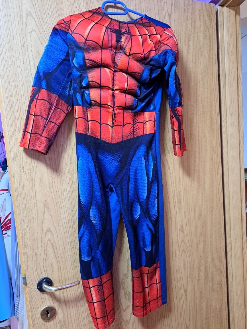 Vand un costum spiderman