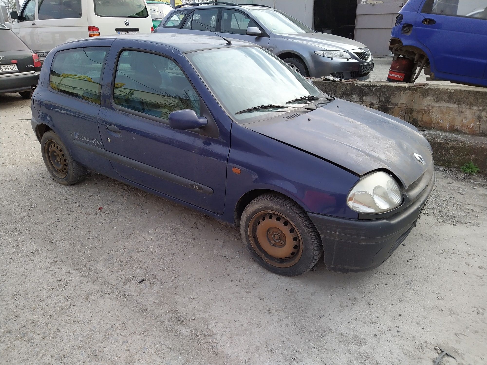 Продавам на части RENAULT CLIO 1.2 2000 г.
