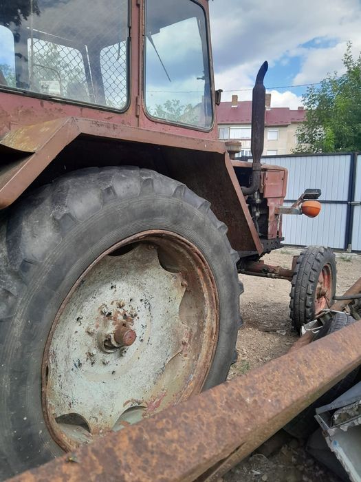 Tractor U650 rosu