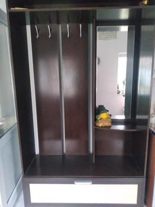 Продам шкаф с зеркалом