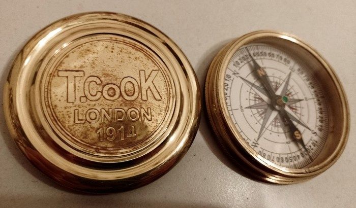 Busola de buzunar din alama masiva ,piesa colecție ,stare excelentă di