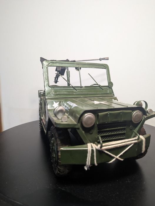 Джип Уилис мащаб 1:18