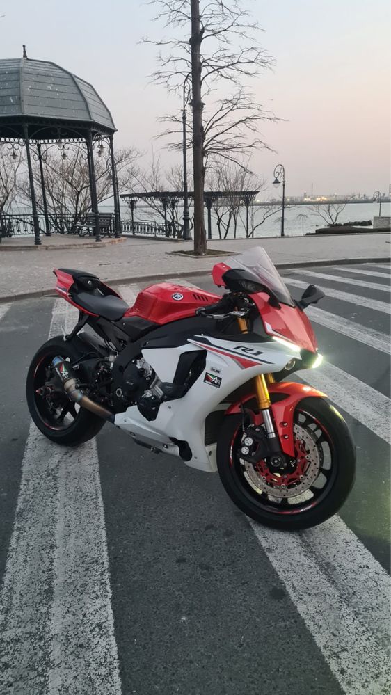 YAMAHA R1 RN32 2016