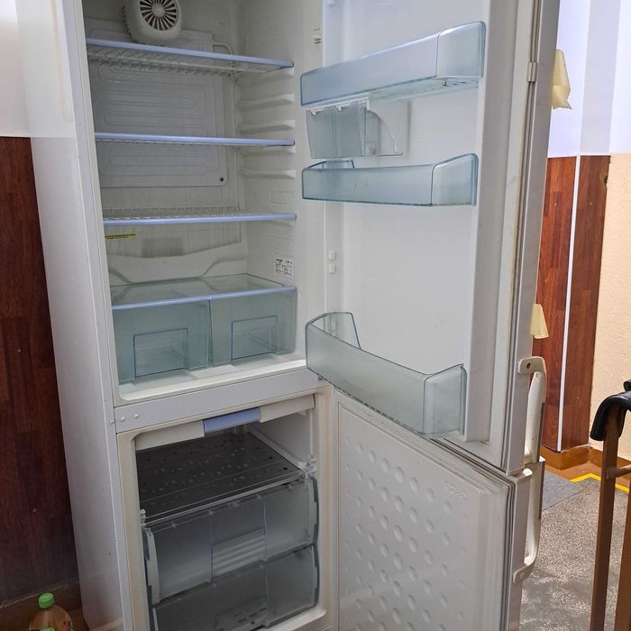 Combina frigorifica Arctic.