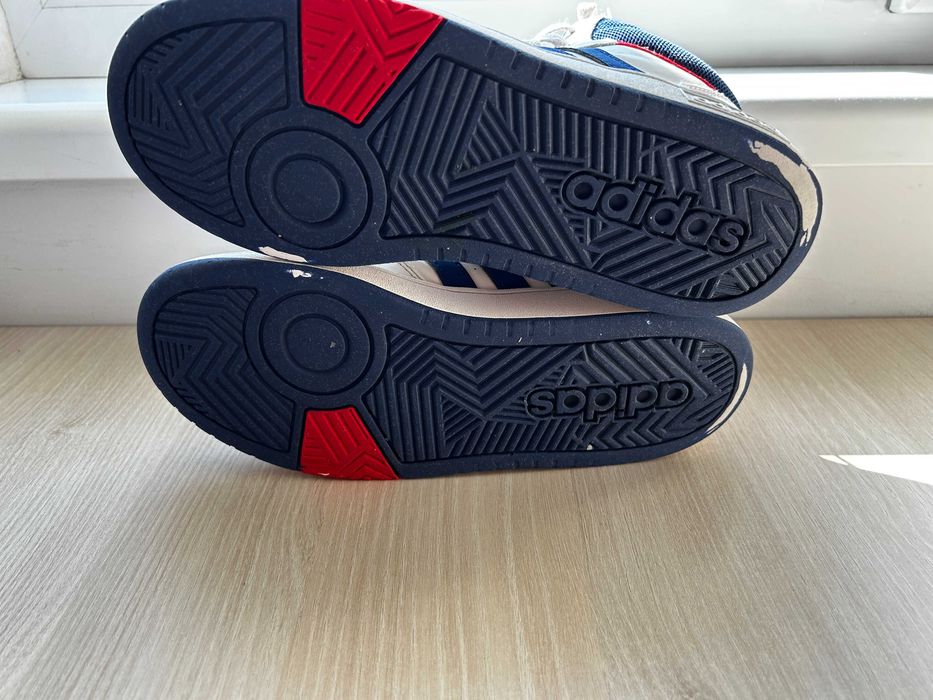 Продавам детски маратонки Adidas