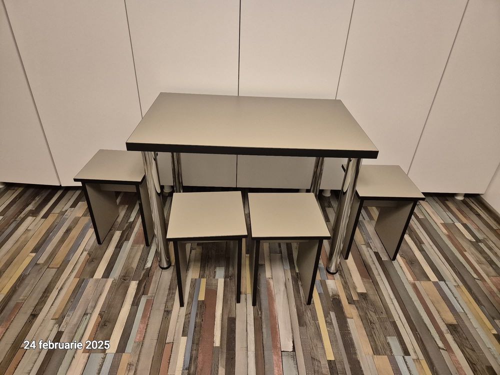 Set bucatarie nou o masa si 4 scaune