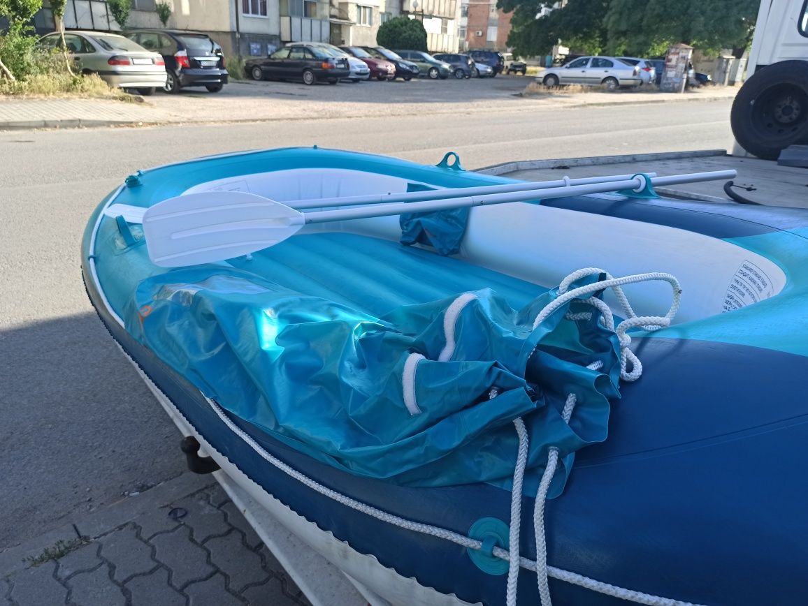 Надуваема лодка Crivit- 260кг,  ( 230x 134 , вътрешно 170х 70см))