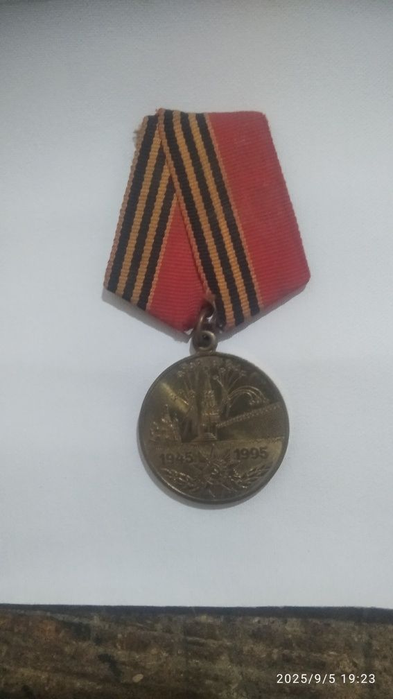 Продам медали. Песят лет победы и Шухрат.
