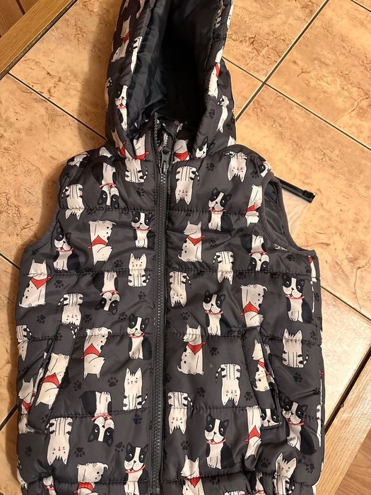 Vând combinezon , vestă si pantofi copii