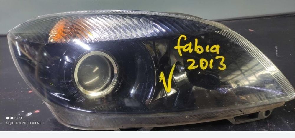 far dreapta skoda fabia cu lupa fundal nergru european