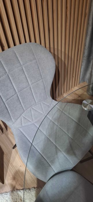 Vând masa + 4 scaune