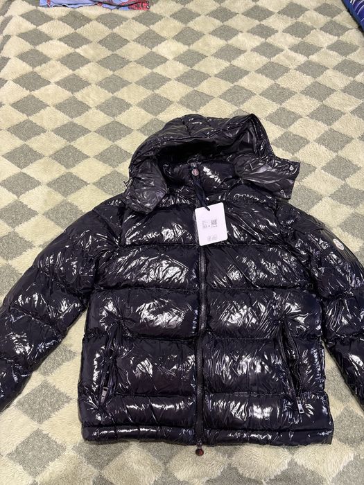 Geaca puffer M.O.N.C.L.E.R neagra lucioasa marimea M