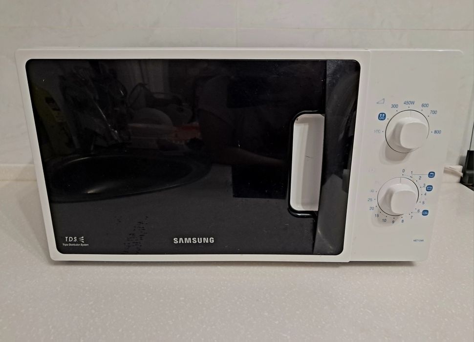 Продам микроволновую печь Samsung