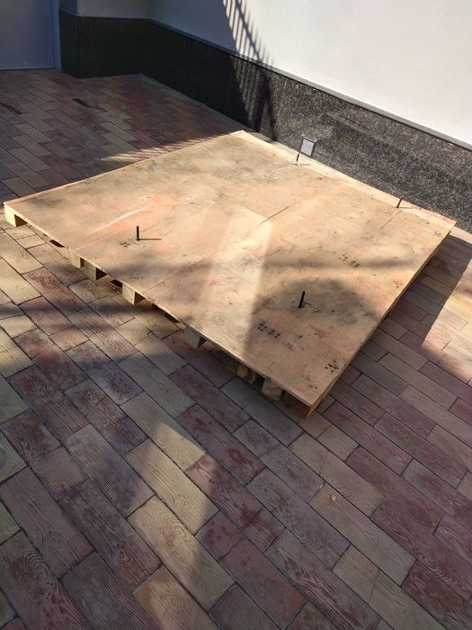 Поддон прочный отдам бесплатно