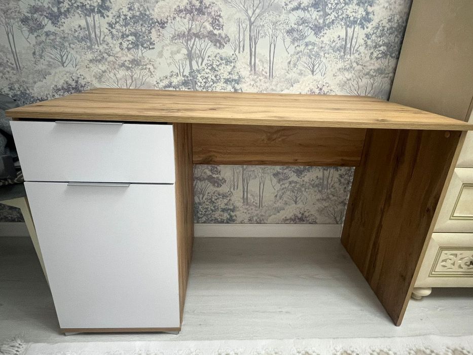 Продам стол в идеальном состоянии!