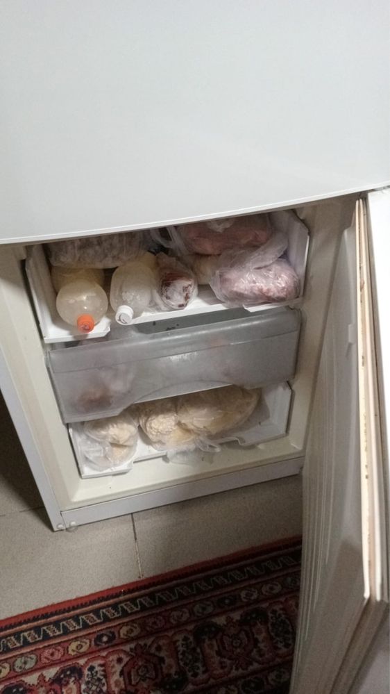 Продам Холодильник Атлант