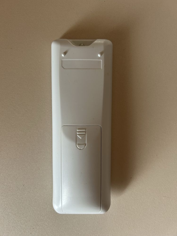 Инверторен климатик Haier 9 000 BTU – пълен комплект, работещ!